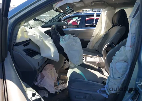 2015 Toyota Sienna Le 8 Passenger из США, поврежденный, VIN 5TDKK3DC6FS662826